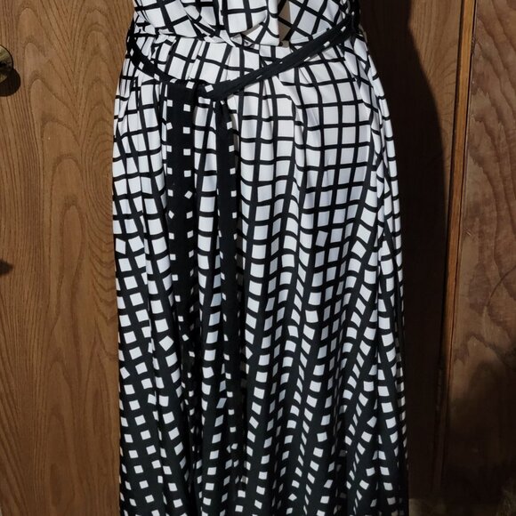Black n White Checked Wrap Dress – Medium - Picture 2 of 10
